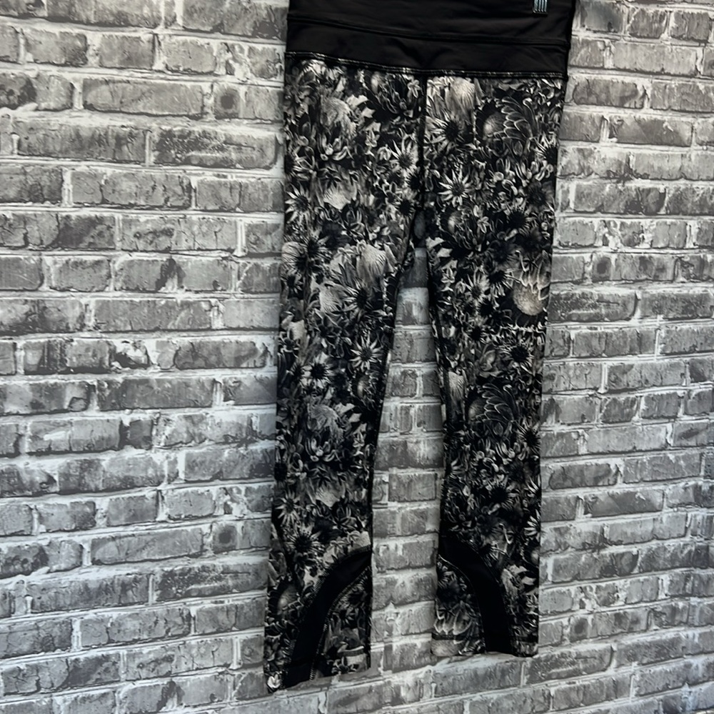 Lululemon leggings - Picture 2 of 8